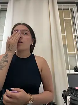 Alyha Cortes online show from 11/04/25, 12:26