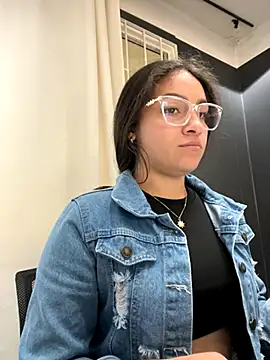 Alyha Cortes online show from 11/21/25, 01:32