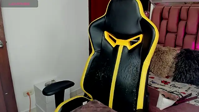 sara slut21 online show from 03/04/25, 08:49