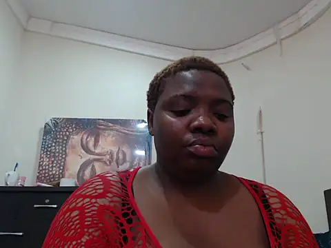 Snapshot of VoluptuousXX5 chatting on 09/23/25, 07:33 VoluptuousXX5 online show from 09/23/25, 07:33