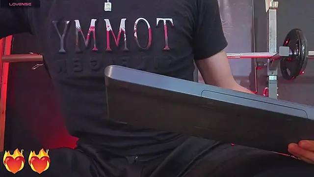 Snapshot of DimitriDeluxe chatting on 10/27/25, 08:24 DimitriDeluxe online show from 10/27/25, 08:24