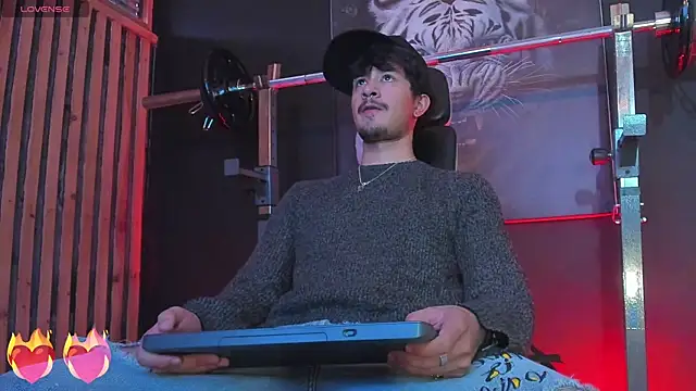 Snapshot of DimitriDeluxe chatting on 10/28/25, 08:33 DimitriDeluxe online show from 10/28/25, 08:33