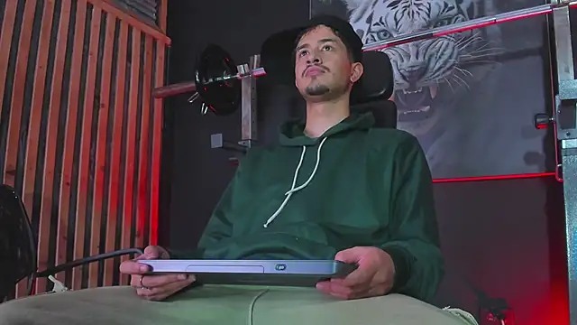 Snapshot of DimitriDeluxe chatting on 11/06/25, 07:37 DimitriDeluxe online show from 11/06/25, 07:37