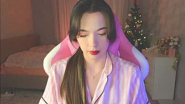 Snapshot of yuna_sunshy chatting on 12/20/25, 02:07 yuna sunshy online show from 12/20/25, 02:07