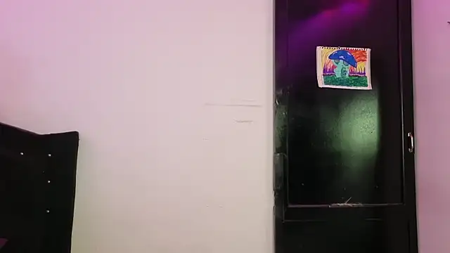 Snapshot of Lovers_cave chatting on 01/12/26, 05:23 Lovers cave online show from 01/12/26, 05:23