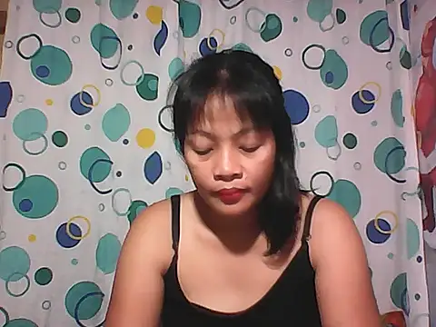 Snapshot of HottyElle chatting on 12/16/25, 05:23 HottyElle online show from 12/16/25, 05:23