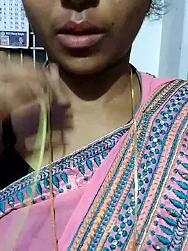 Snapshot of Varsha21 chatting on 09/20/25, 02:01 Varsha21 online show from 09/20/25, 02:01