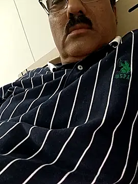 moonflower25 online show from 10/17/25, 02:41