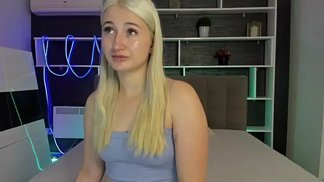 HollyTailors online show from 11/17/25, 01:28