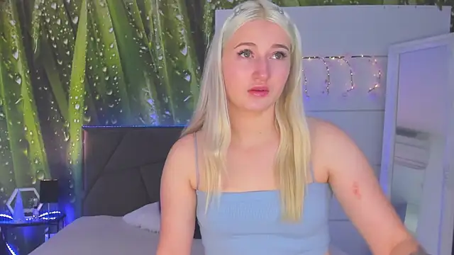 HollyTailors online show from 11/18/25, 06:29