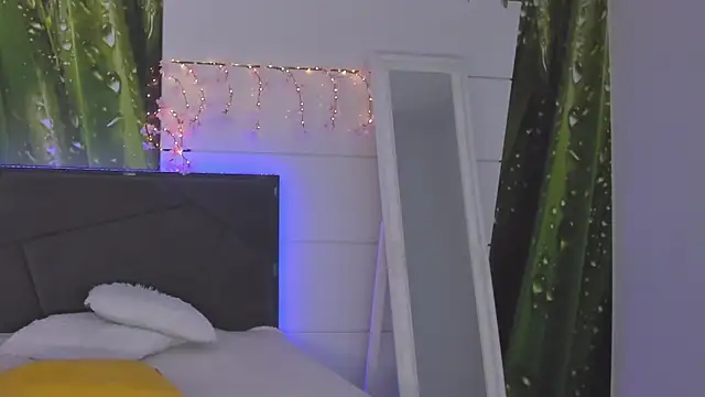 HollyTailors online show from 02/06/26, 01:36