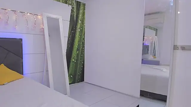 HollyTailors online show from 02/10/26, 06:50