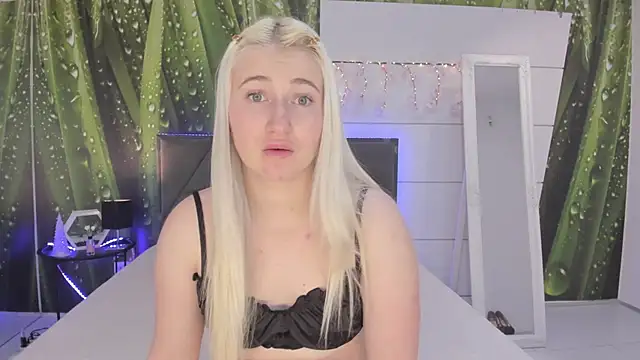 HollyTailors online show from 02/11/26, 01:16