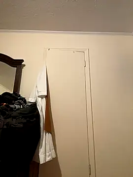 Snapshot of ThickDic28 chatting on 10/18/25, 01:41 ThickDic28 online show from 10/18/25, 01:41