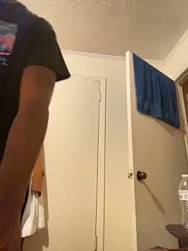 Snapshot of ThickDic28 chatting on 10/20/25, 01:17 ThickDic28 online show from 10/20/25, 01:17