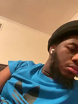 Snapshot of ThickDic28 chatting on 10/25/25, 01:13 ThickDic28 online show from 10/25/25, 01:13