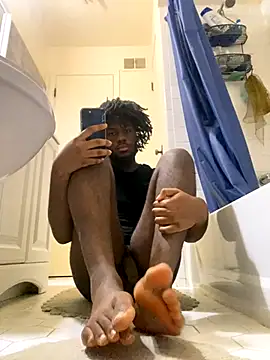 Snapshot of ThickDic28 chatting on 10/28/25, 11:18 ThickDic28 online show from 10/28/25, 11:18