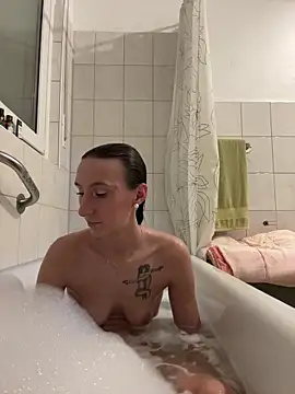 Emilia Mausi online show from 12/14/25, 07:51