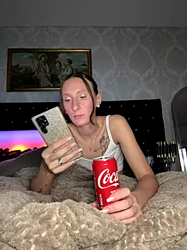 Emilia Mausi online show from 12/17/25, 08:04