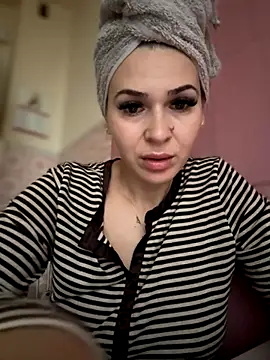 iSelena online show from 11/10/25, 06:01