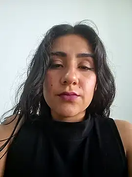 CAROLINE  07 online show from 11/19/25, 01:33