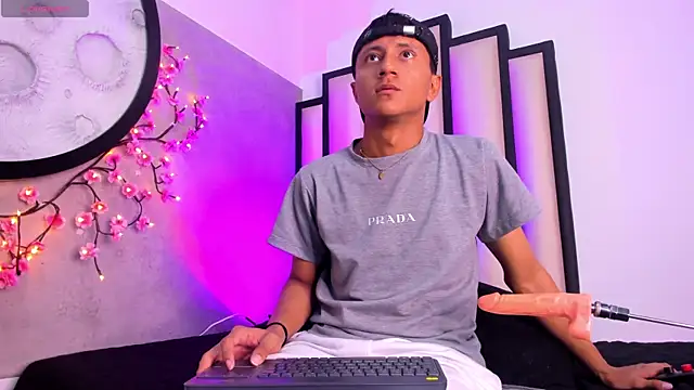  Leohot  online show from 10/18/25, 10:43