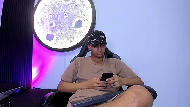  Leohot  online show from 11/19/25, 03:28