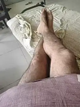 Snapshot of monty935 chatting on 10/27/25, 04:16 monty935 online show from 10/27/25, 04:16