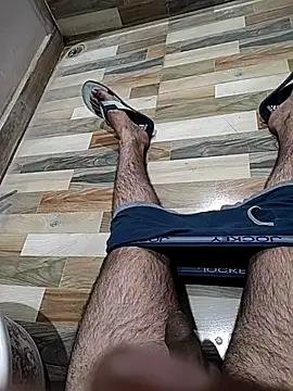 Snapshot of monty935 chatting on 11/19/25, 04:18 monty935 online show from 11/19/25, 04:18