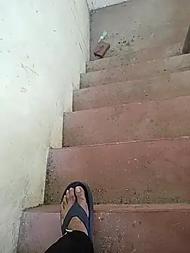 Snapshot of monty935 chatting on 12/21/25, 11:06 monty935 online show from 12/21/25, 11:06