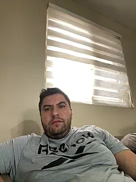 raulgzz4 online show from 04/28/26, 03:28