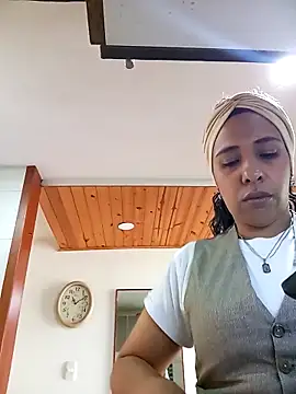 Snapshot of IVONNE_COLLINS33 chatting on 09/16/25, 04:08 IVONNE COLLINS33 online show from 09/16/25, 04:08