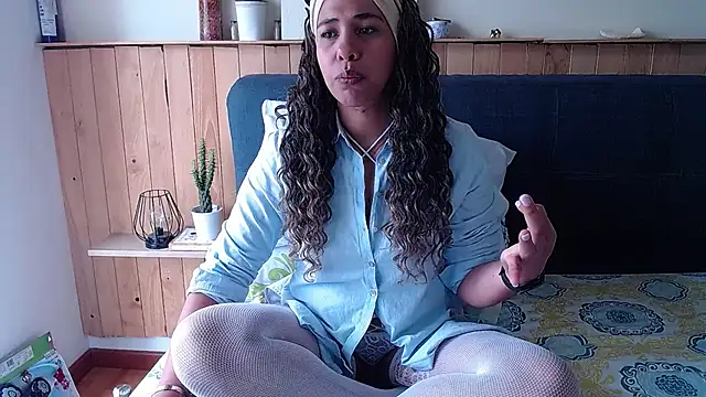 Snapshot of IVONNE_COLLINS33 chatting on 09/20/25, 01:34 IVONNE COLLINS33 online show from 09/20/25, 01:34