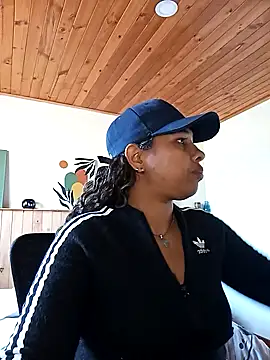 IVONNE COLLINS33 online show from 03/04/26, 02:23