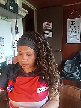 IVONNE COLLINS33 online show from 04/17/26, 12:19