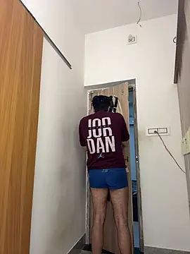 hottestboy03 online show from 05/13/26, 08:12