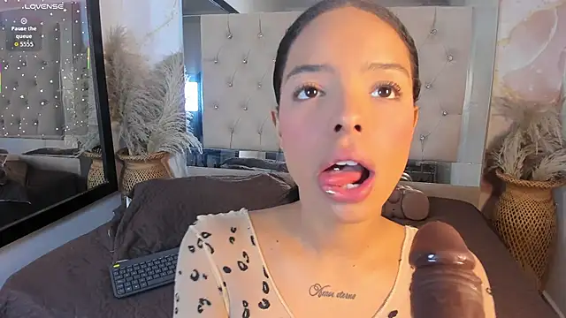 Luna Tylor online show from 11/13/25, 03:38