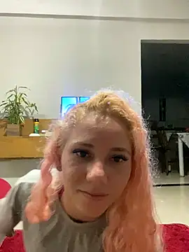 Snapshot of Bruna551 chatting on 09/22/25, 01:51 Bruna551 online show from 09/22/25, 01:51