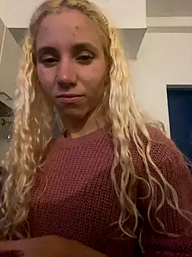 Snapshot of Bruna551 chatting on 11/01/25, 10:34 Bruna551 online show from 11/01/25, 10:34