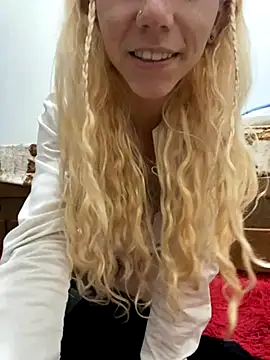 Snapshot of Bruna551 chatting on 11/07/25, 03:06 Bruna551 online show from 11/07/25, 03:06