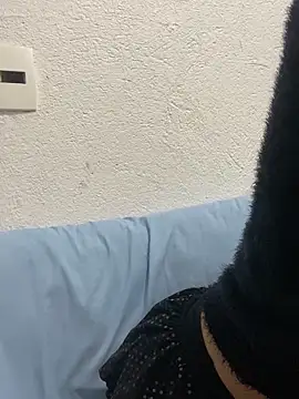 Snapshot of Bruna551 chatting on 11/09/25, 06:28 Bruna551 online show from 11/09/25, 06:28