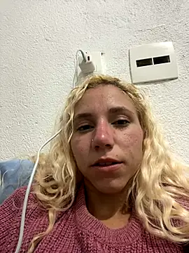 Snapshot of Bruna551 chatting on 11/12/25, 04:13 Bruna551 online show from 11/12/25, 04:13