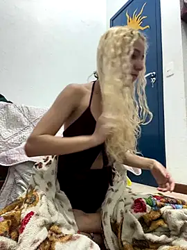 Snapshot of Bruna551 chatting on 11/18/25, 03:34 Bruna551 online show from 11/18/25, 03:34