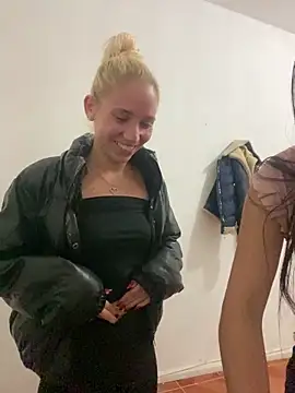 Snapshot of Bruna551 chatting on 11/20/25, 11:15 Bruna551 online show from 11/20/25, 11:15