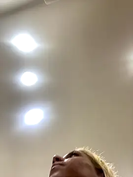 Snapshot of Bruna551 chatting on 11/21/25, 08:07 Bruna551 online show from 11/21/25, 08:07