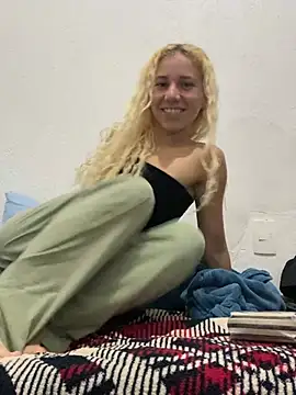 Bruna551 online show from 04/15/26, 01:56