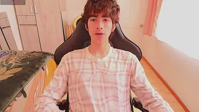 Snapshot of Nude_Boy18 chatting on 09/11/25, 03:23 Nude Boy18 online show from 09/11/25, 03:23