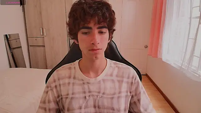 Snapshot of Nude_Boy18 chatting on 09/17/25, 08:21 Nude Boy18 online show from 09/17/25, 08:21