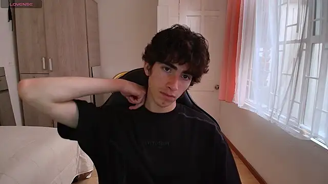 Snapshot of Nude_Boy18 chatting on 09/19/25, 09:48 Nude Boy18 online show from 09/19/25, 09:48