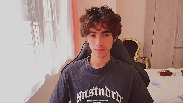 Snapshot of Nude_Boy18 chatting on 10/06/25, 06:05 Nude Boy18 online show from 10/06/25, 06:05